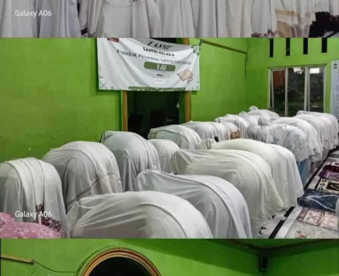 Sholat subuh berjamaah tholibah